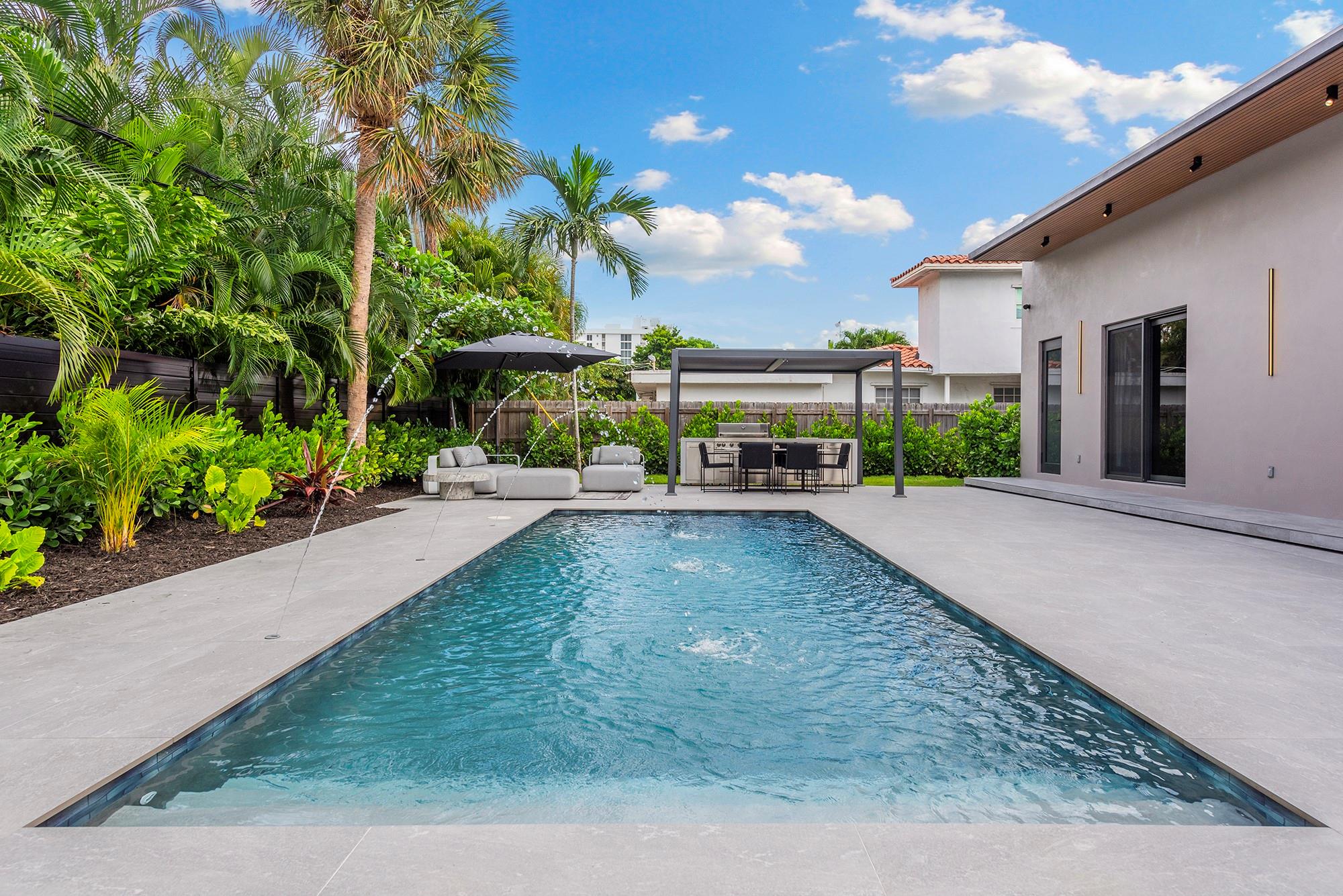 1237 Seabreeze Blvd