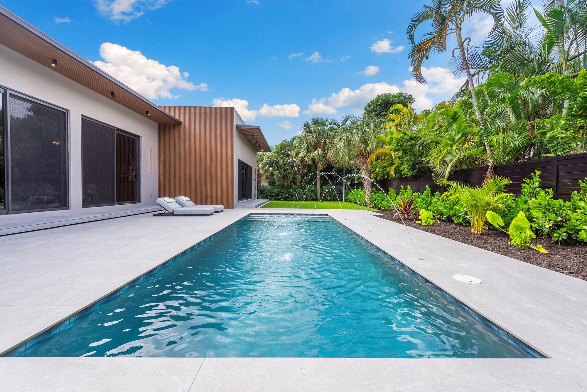 1237 Seabreeze Blvd