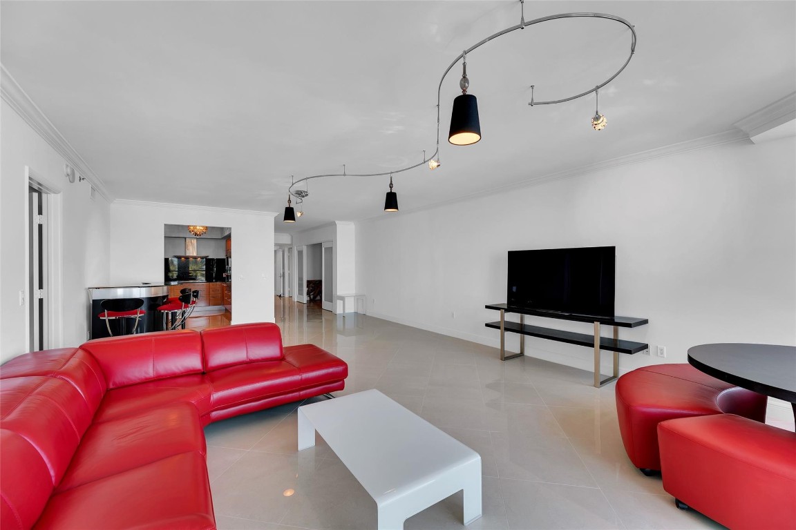 101 S Beach Blvd 902