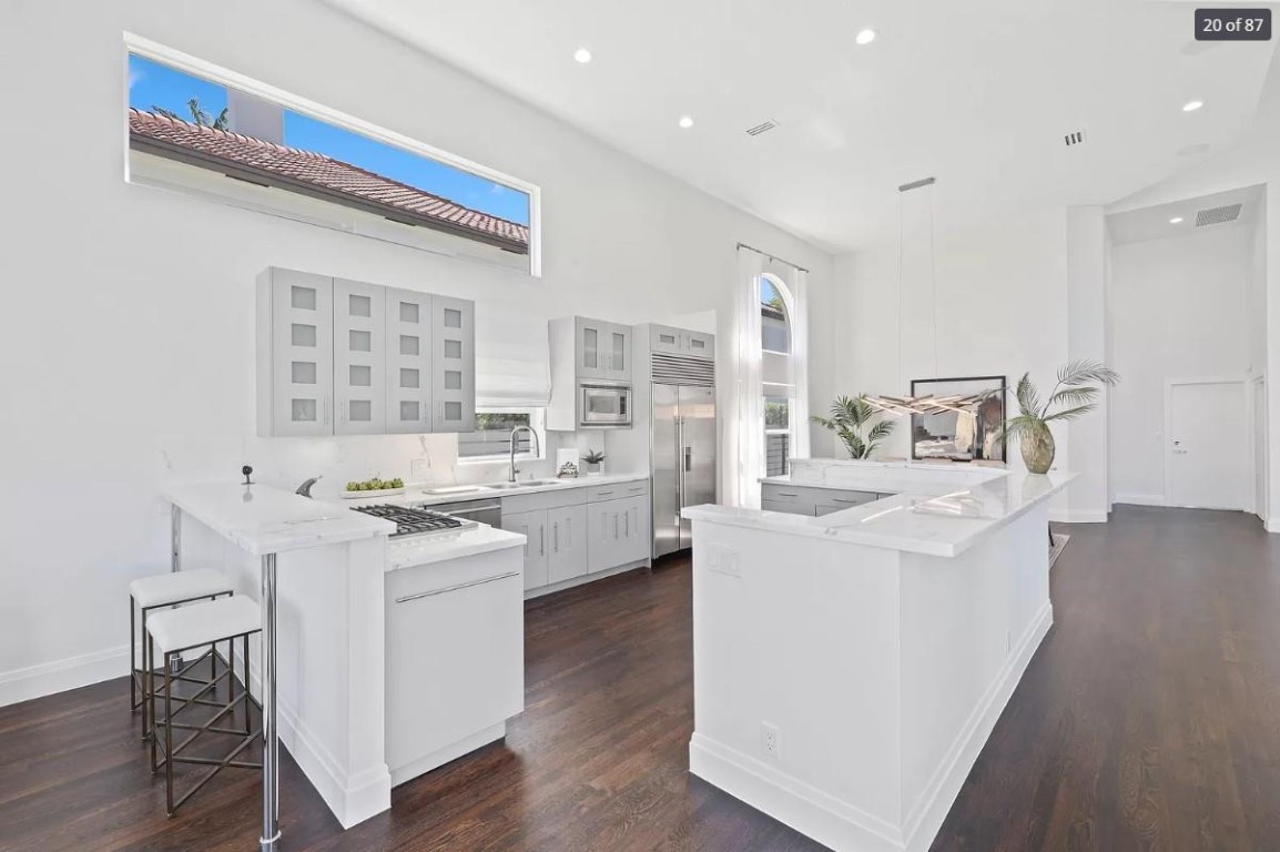 2525 Sea Island Drive