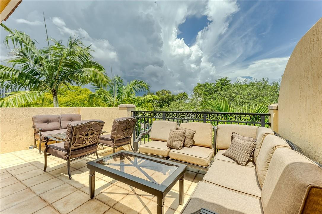 1206 NE 1st Street 1206