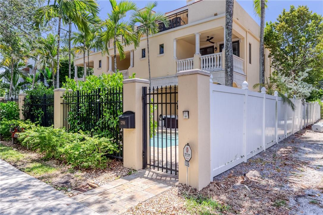 1206 NE 1st Street 1206
