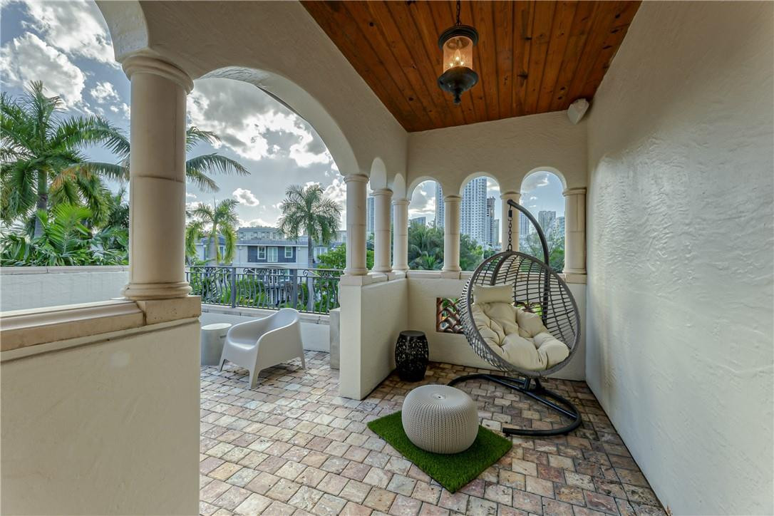 118 SE 11th Ave 118