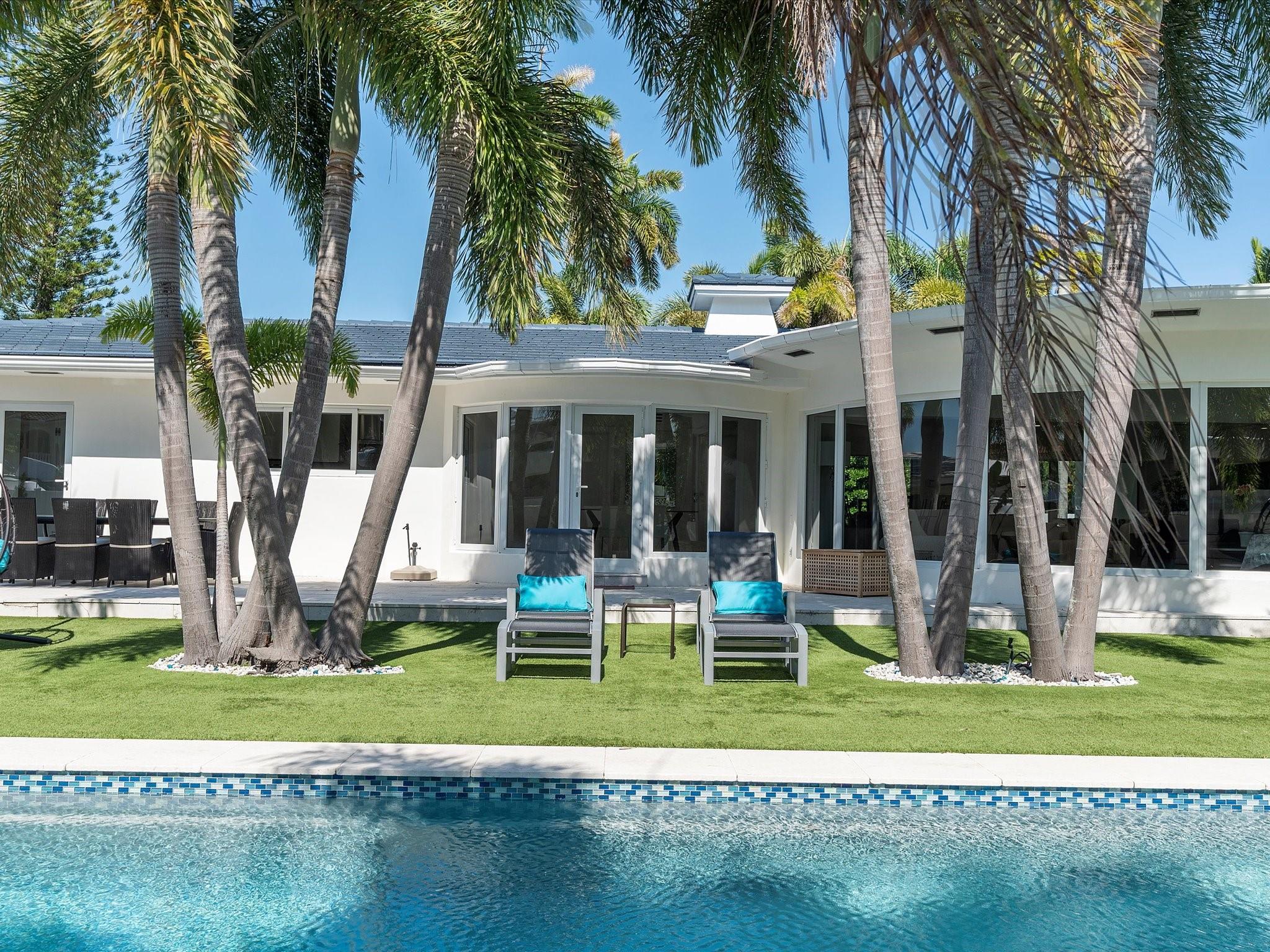 207 Royal Palm Dr