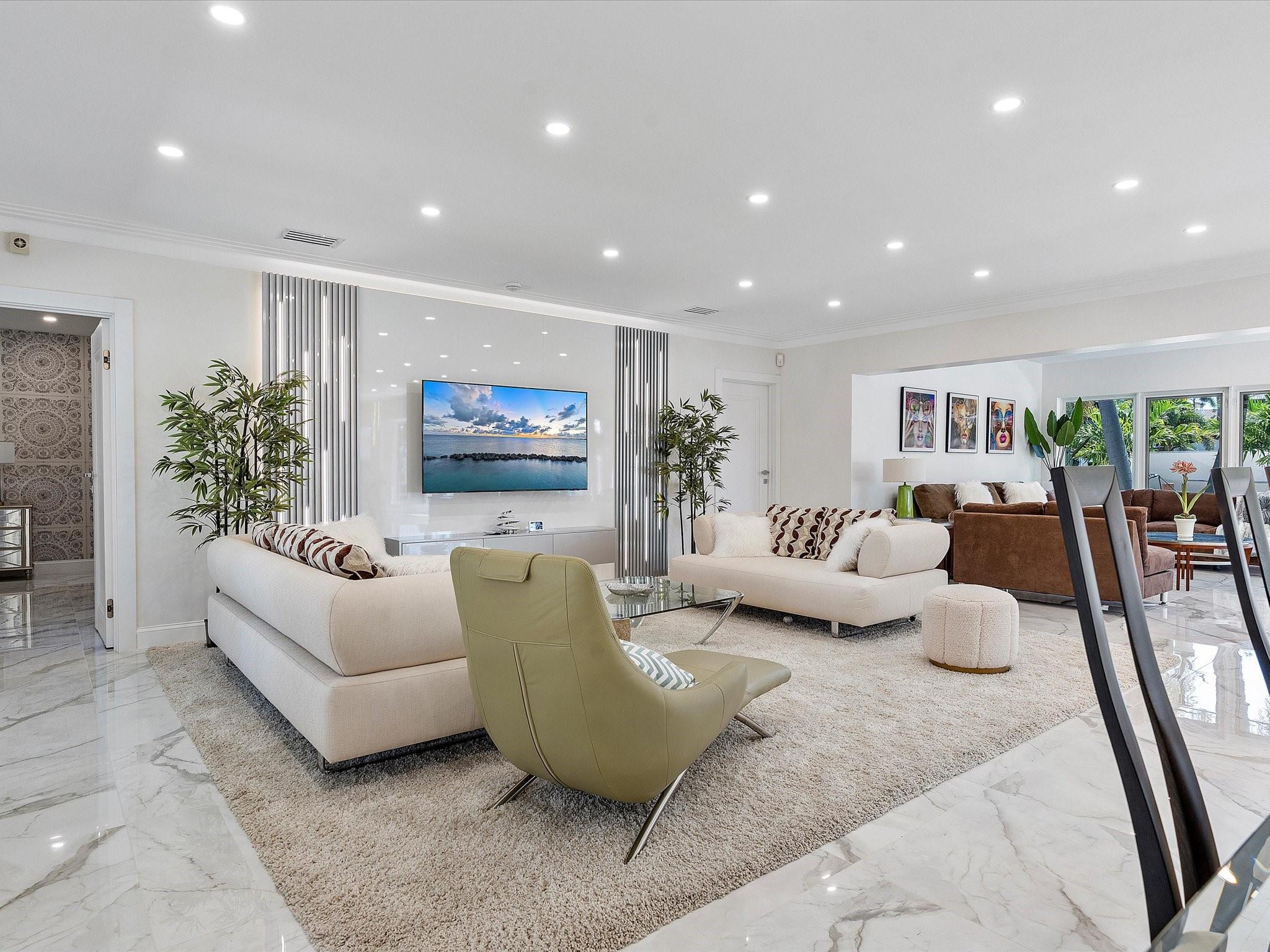 207 Royal Palm Dr