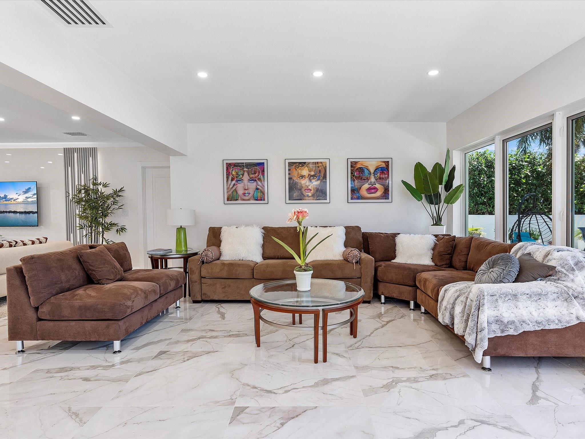 207 Royal Palm Dr