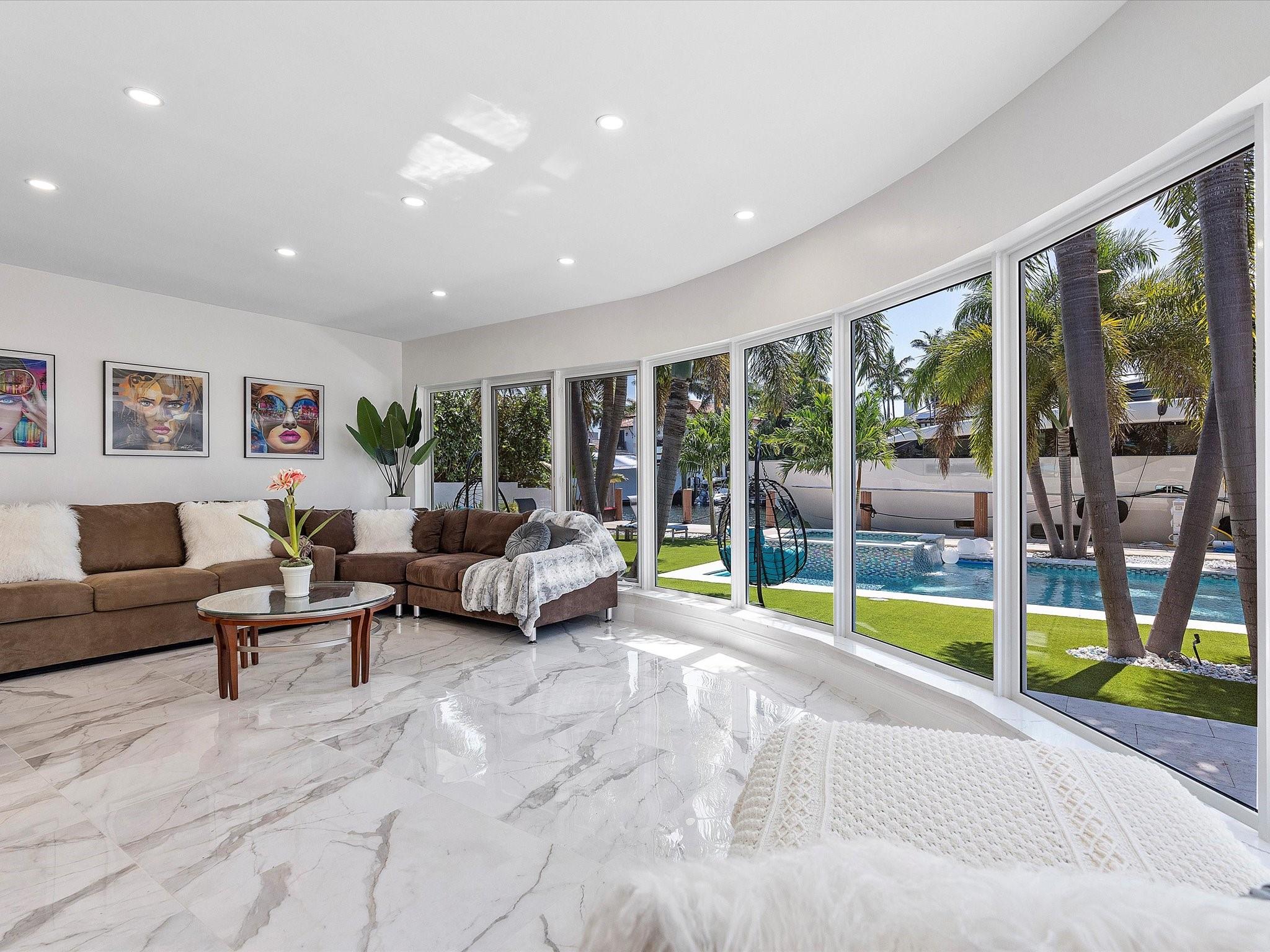 207 Royal Palm Dr