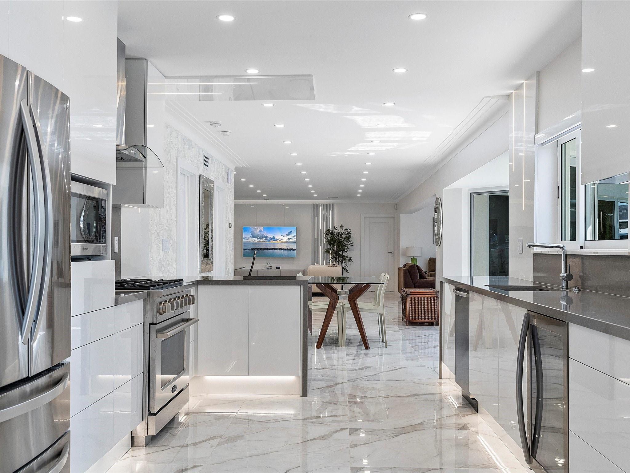 207 Royal Palm Dr