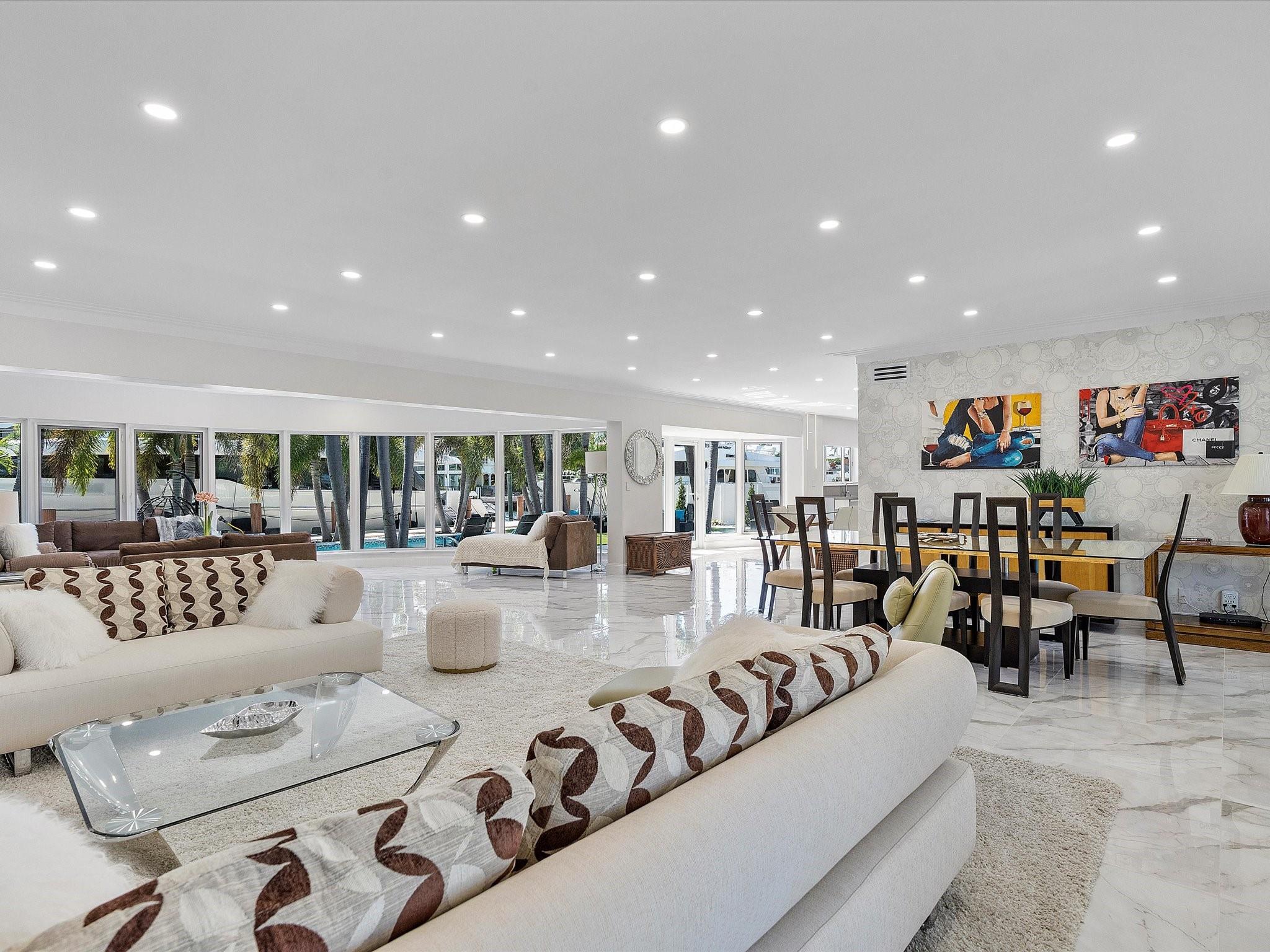 207 Royal Palm Dr