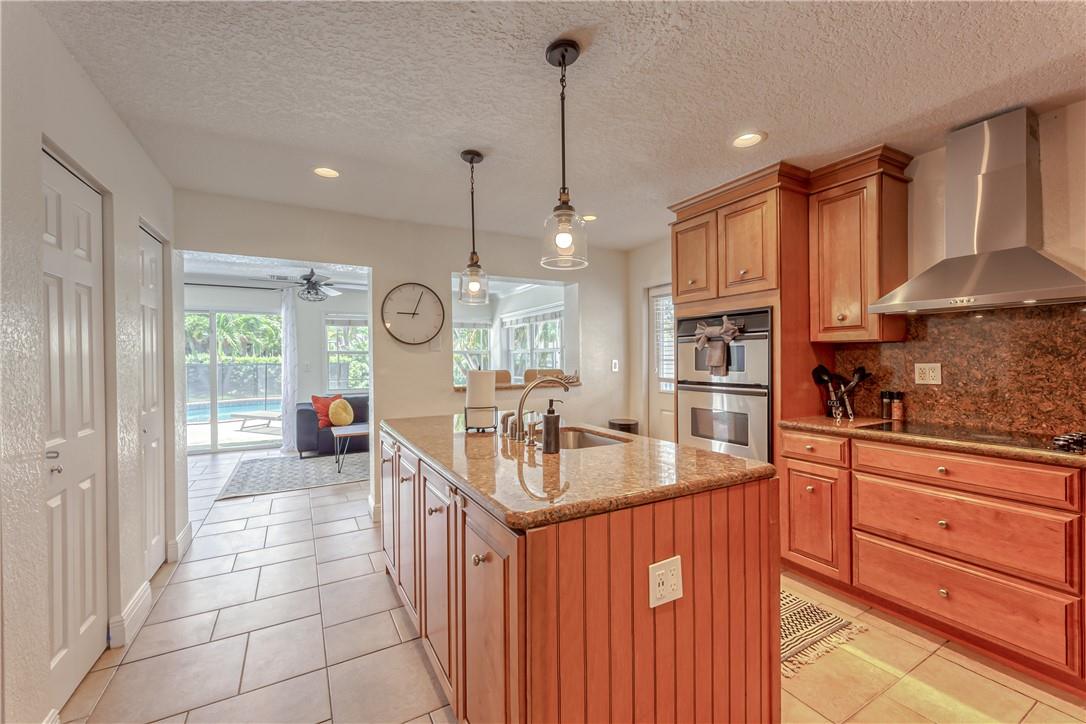3351 NE 17th Way