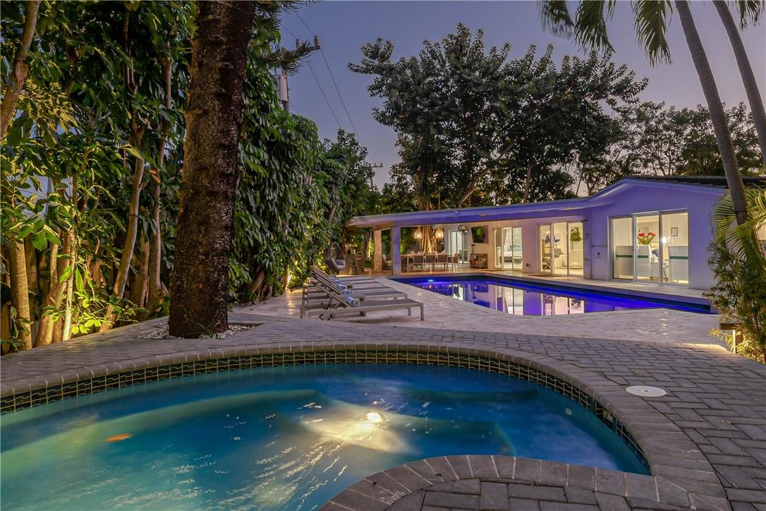 1800 SE Admirals Way