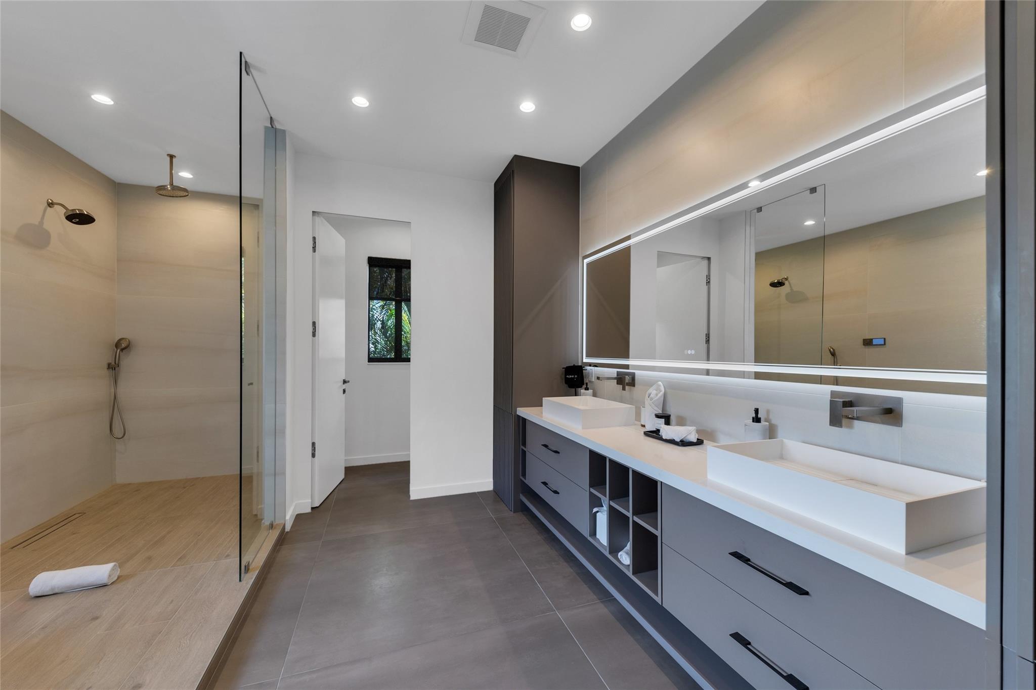 727 NE 17th Way