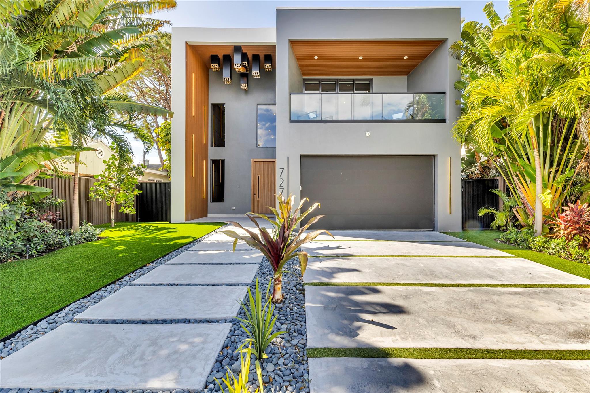 727 NE 17th Way