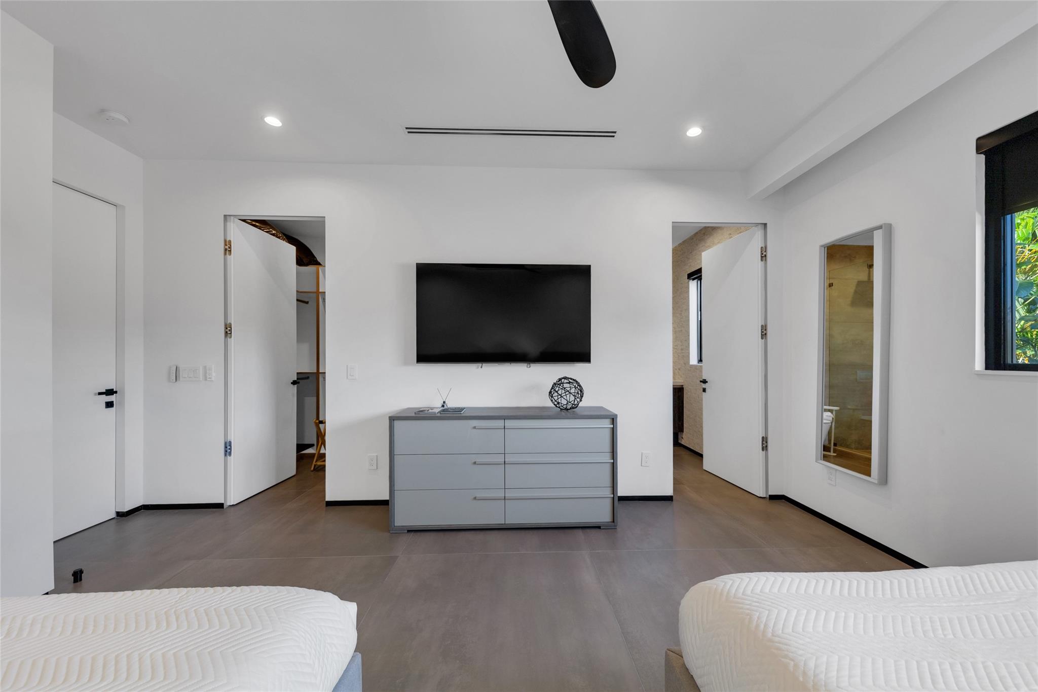 727 NE 17th Way