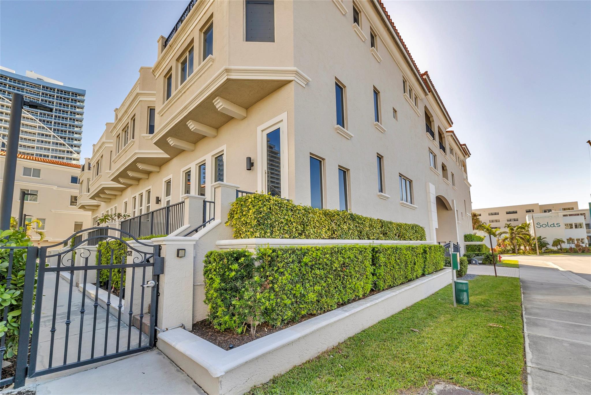 3021 RIOMAR ST 3021