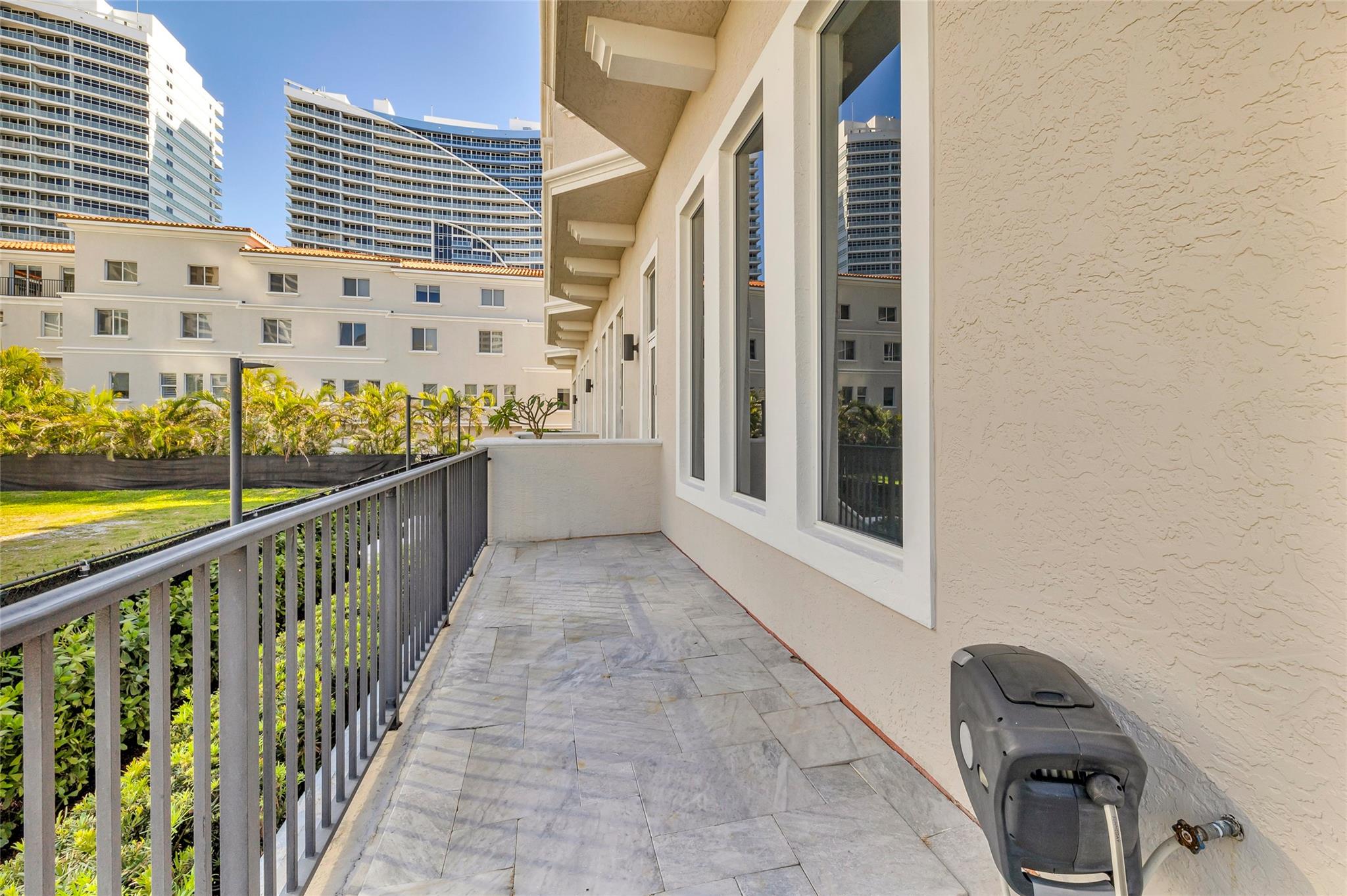 3021 RIOMAR ST 3021