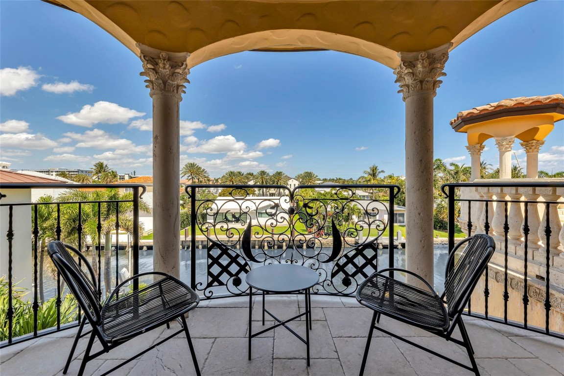 1011 Rhodes Villa Avenue