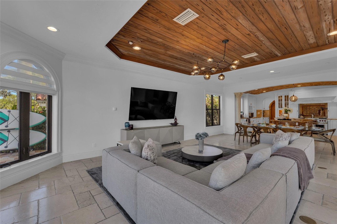 1011 Rhodes Villa Avenue