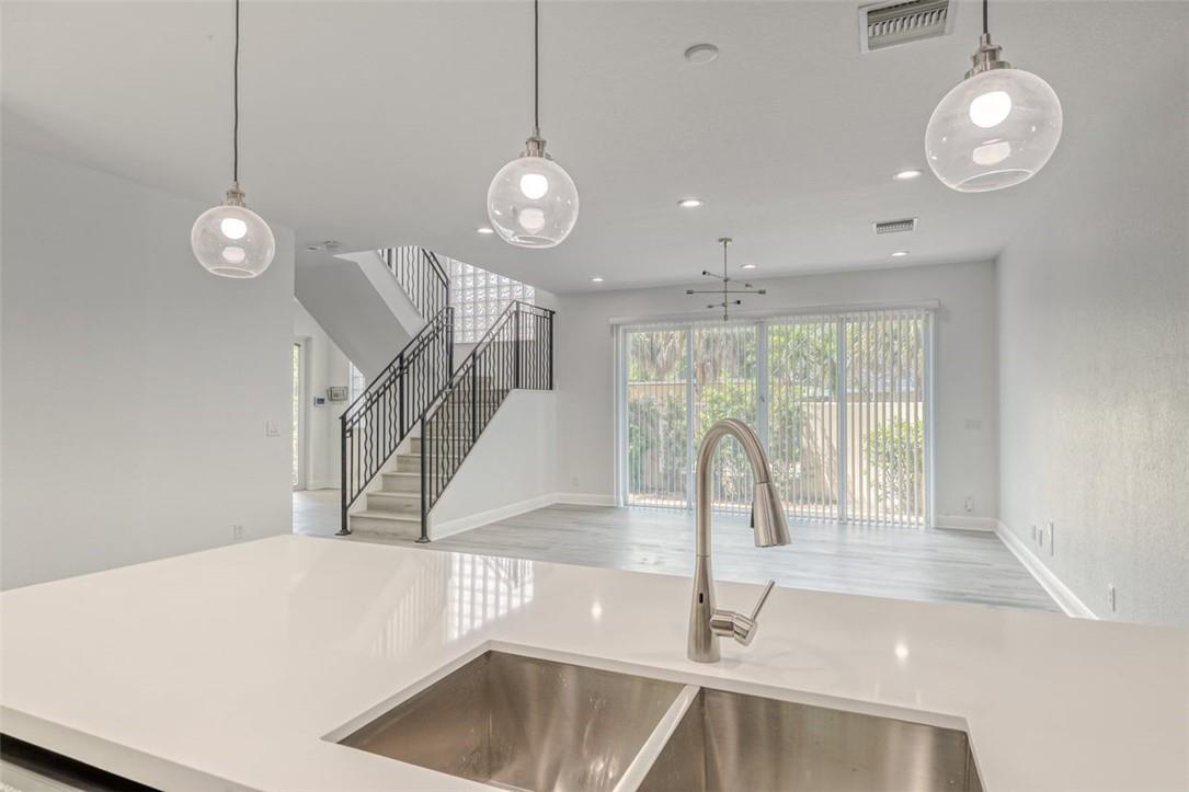 502 SW 4th Ave 1
