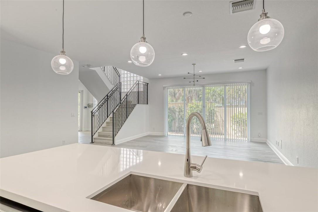 502 SW 4th Ave 1