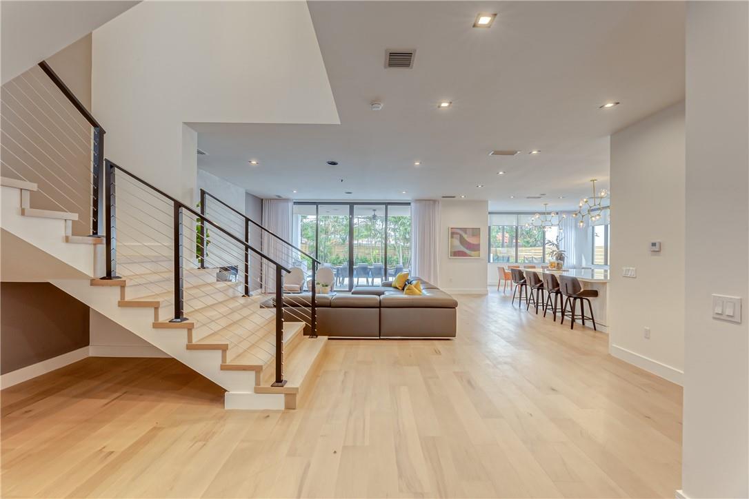 2929 Center Ave