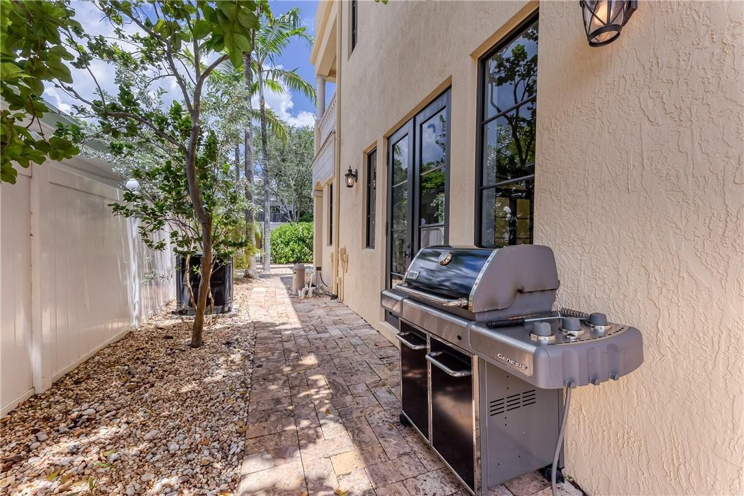 1206 NE 1st Street 1206
