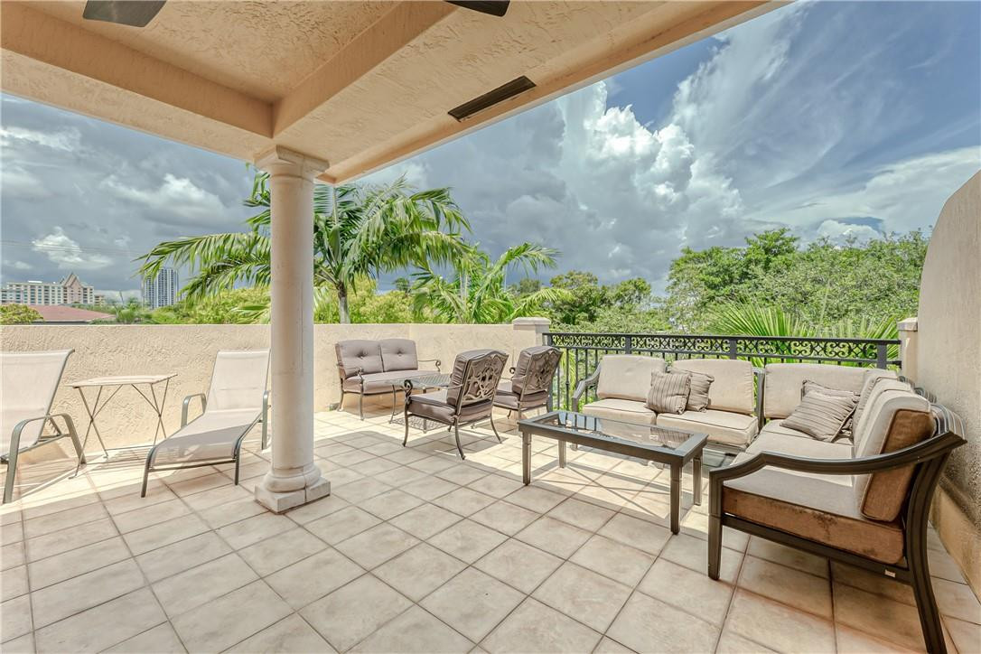 1206 NE 1st Street 1206