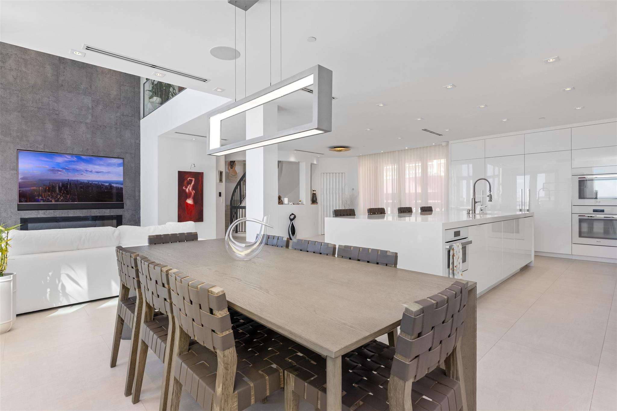 2140 N Ocean Blvd V