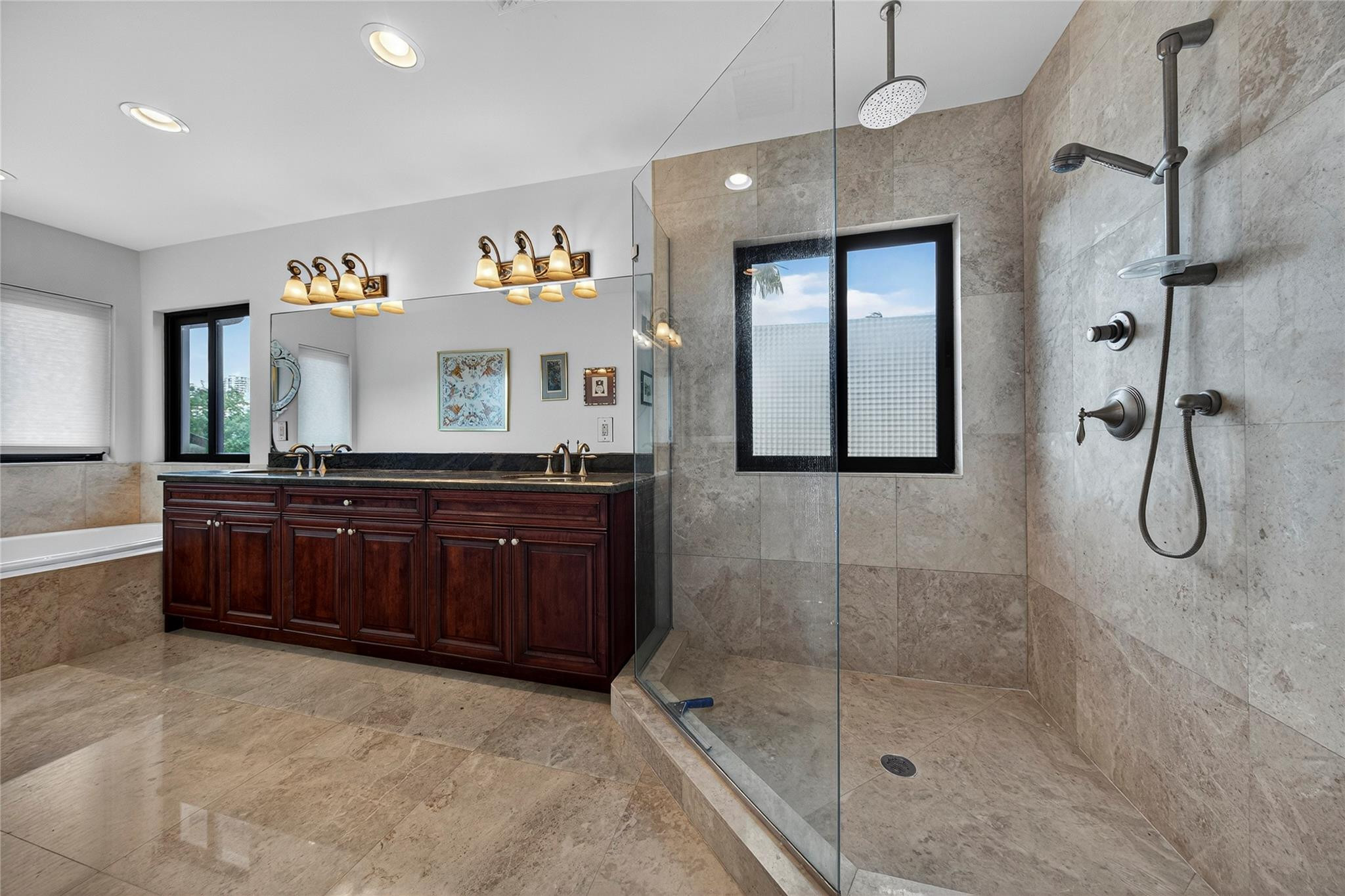 116 SE 11th Ave 116