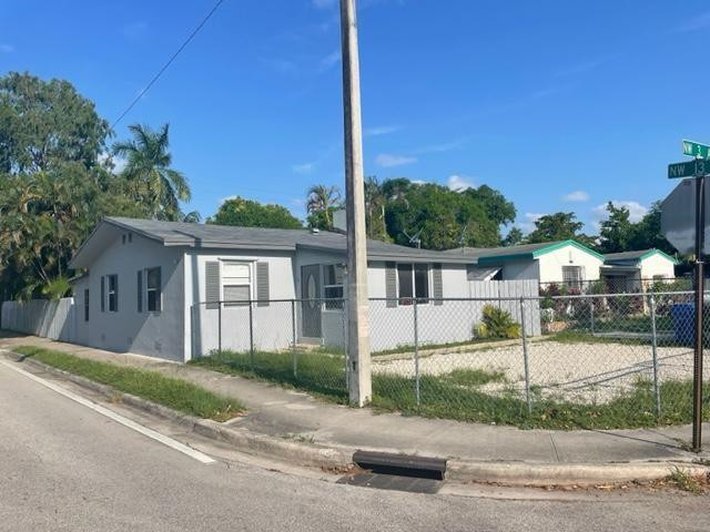 1301 NW 3RD AV