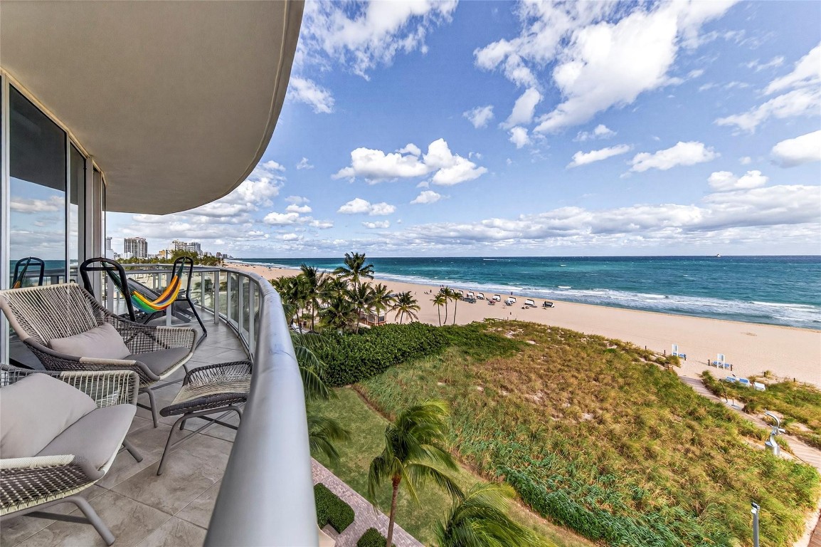 1200 Holiday Drive 402