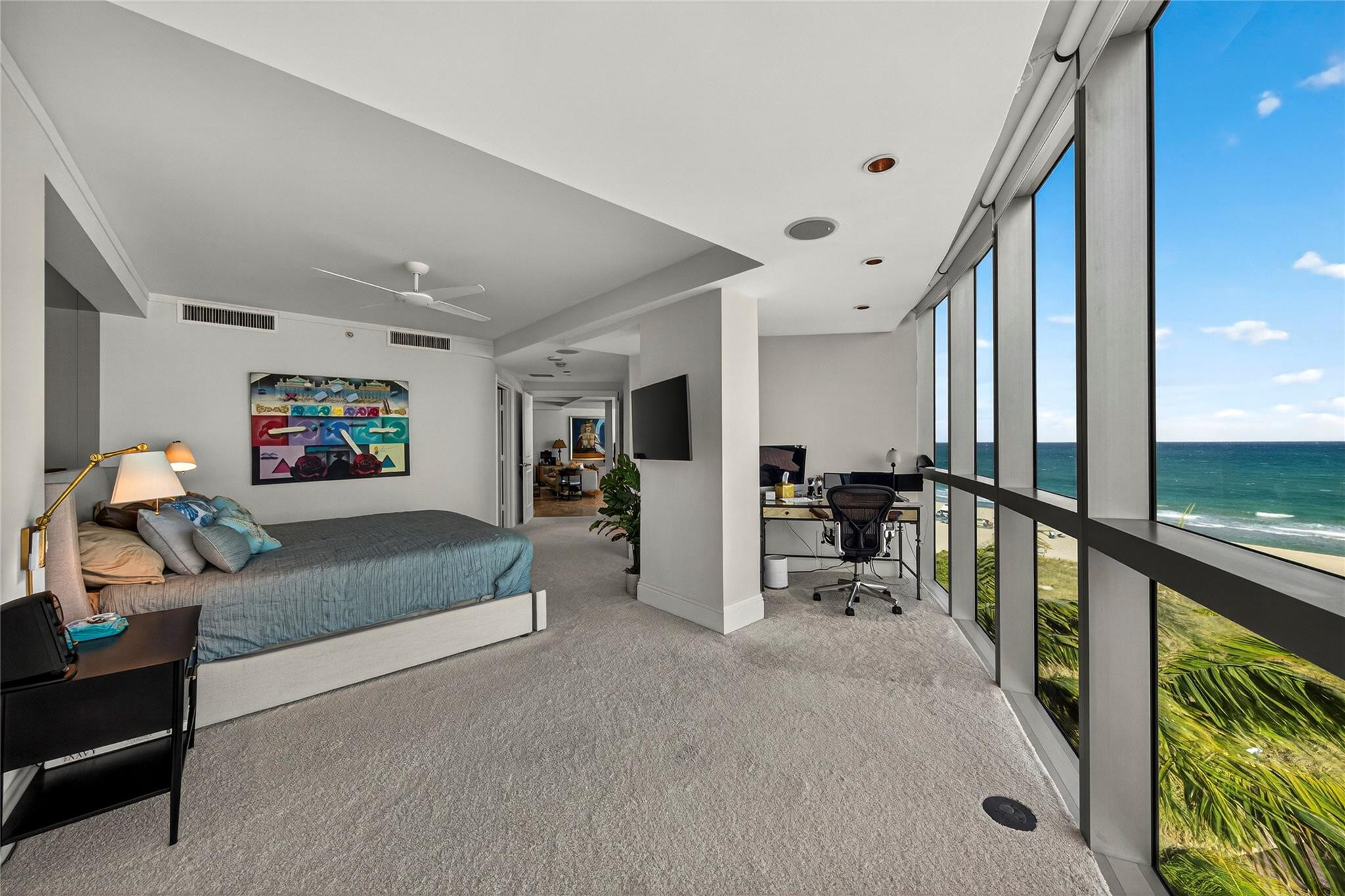 1200 Holiday Drive 402