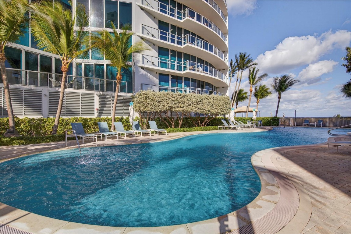 1200 Holiday Drive 402