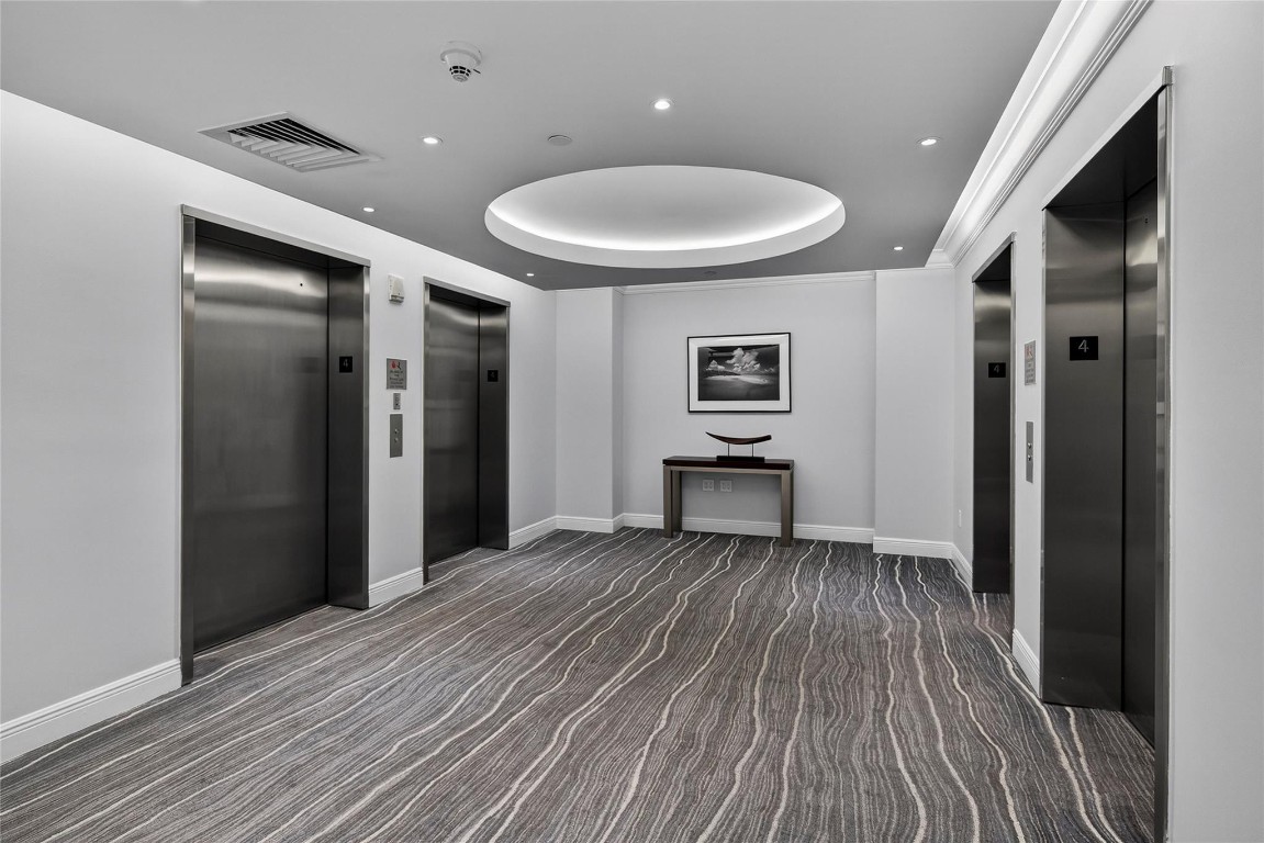 1200 Holiday Drive 402