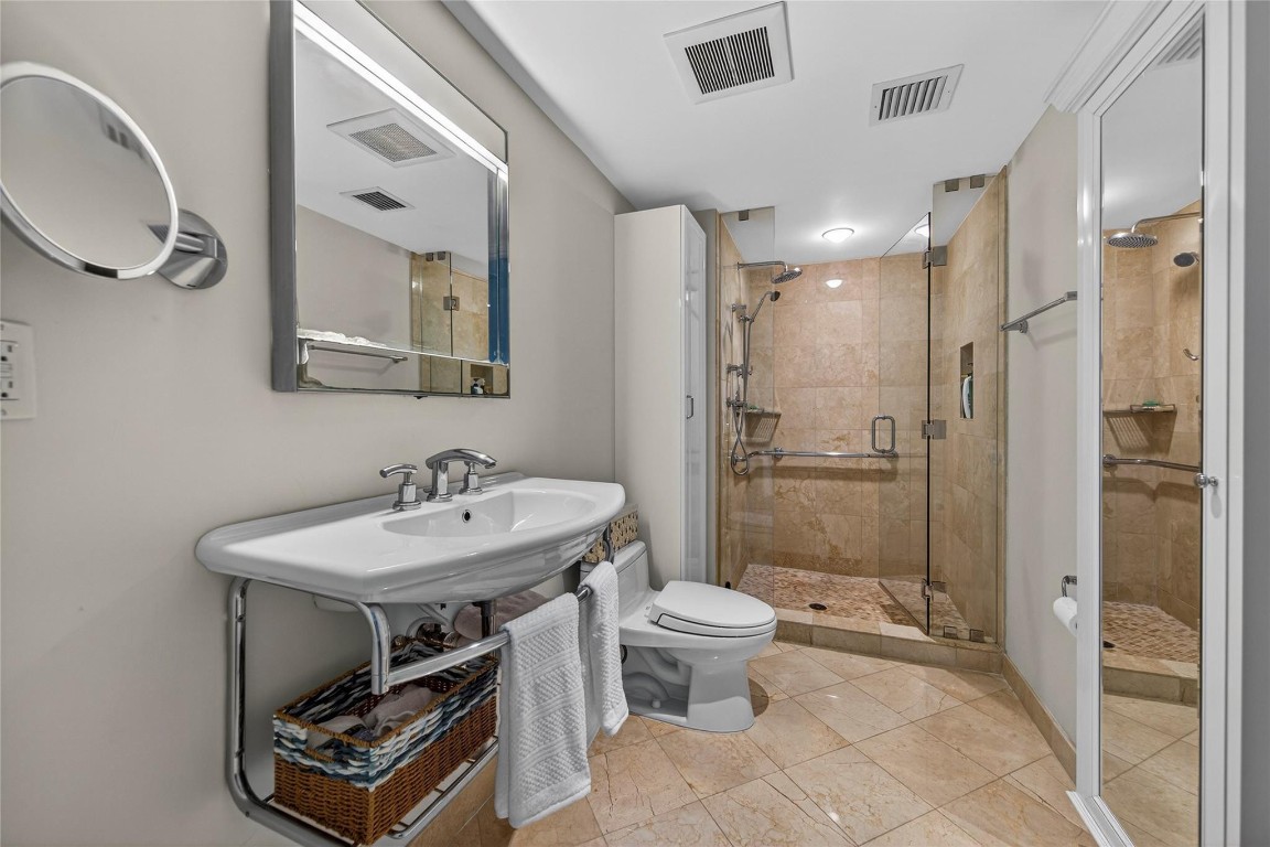 1200 Holiday Drive 402