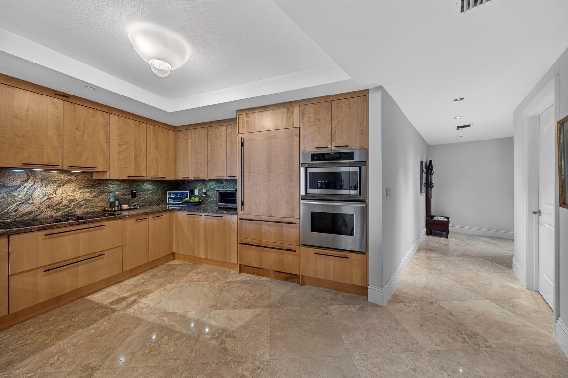 1200 Holiday Drive 402