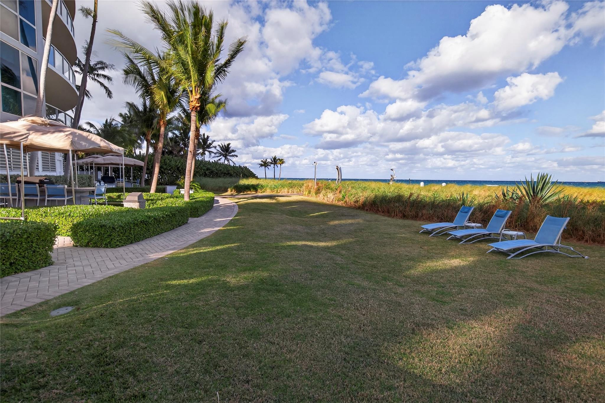 1200 Holiday Drive 402