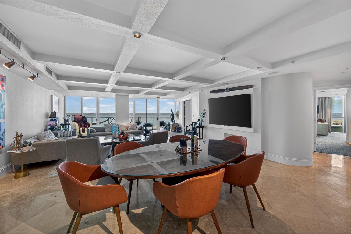 1200 Holiday Drive 402