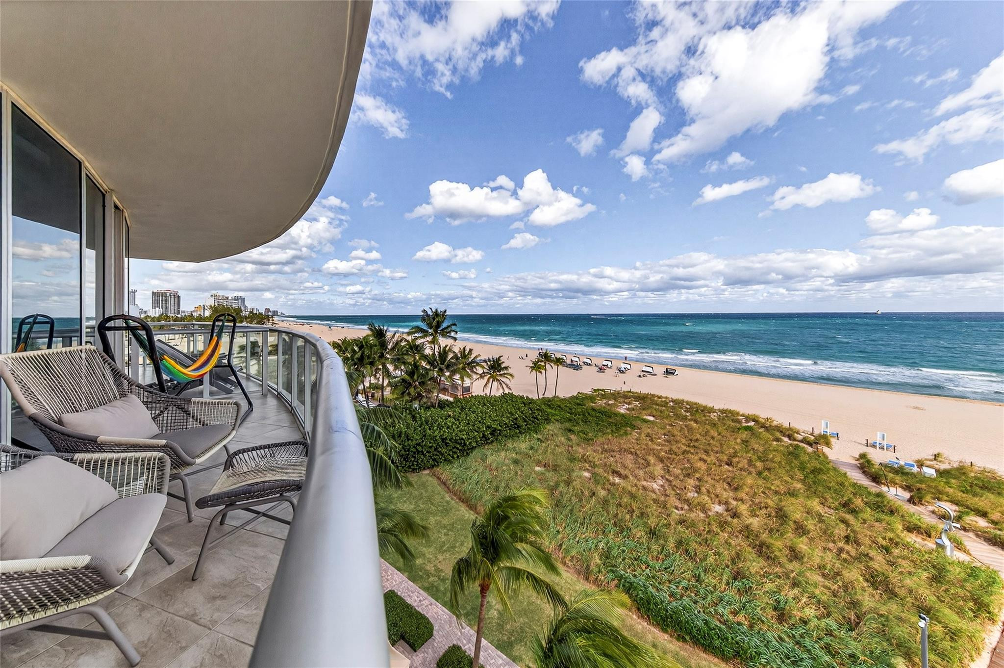 1200 Holiday Drive 402