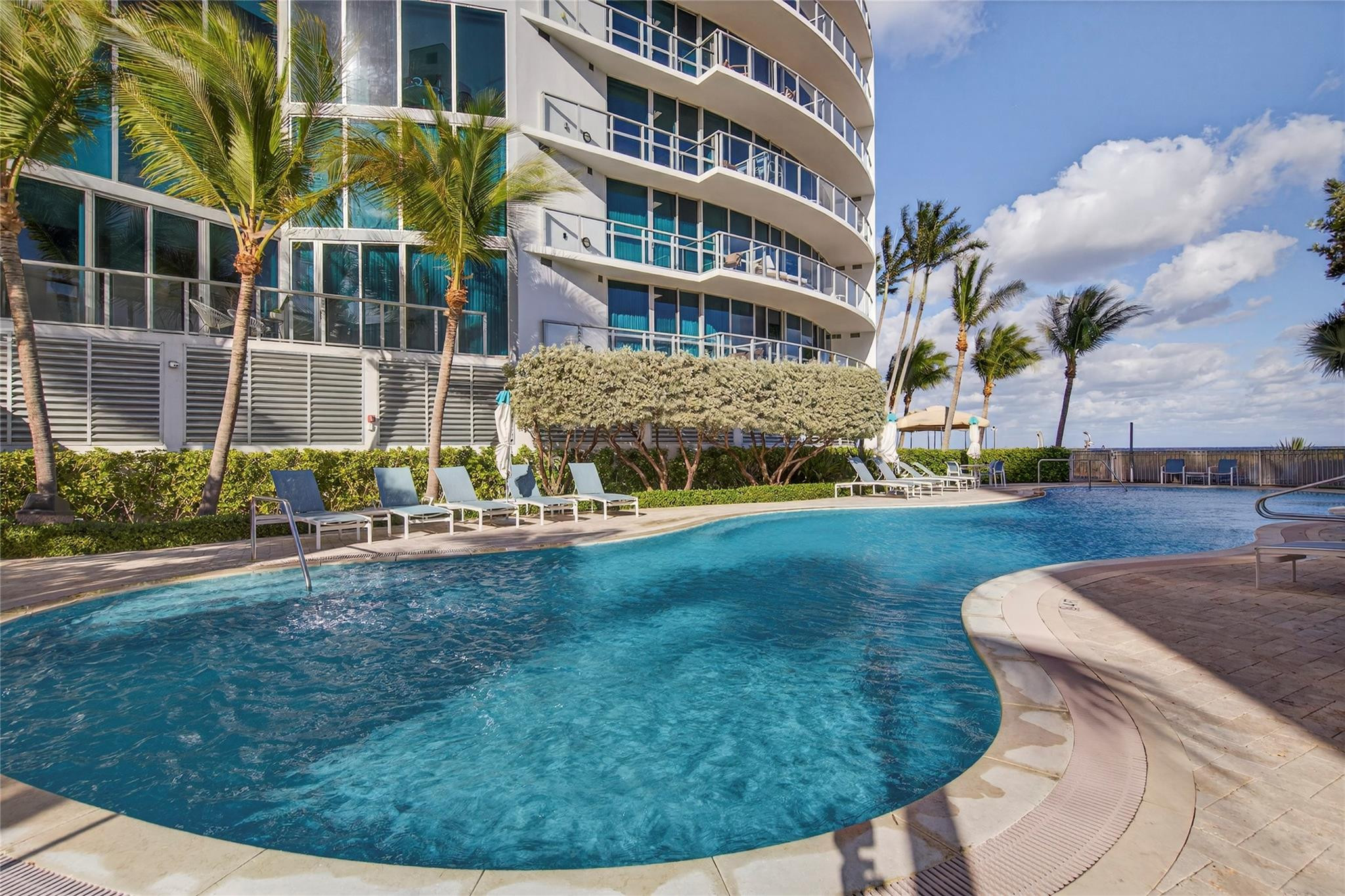 1200 Holiday Drive 402