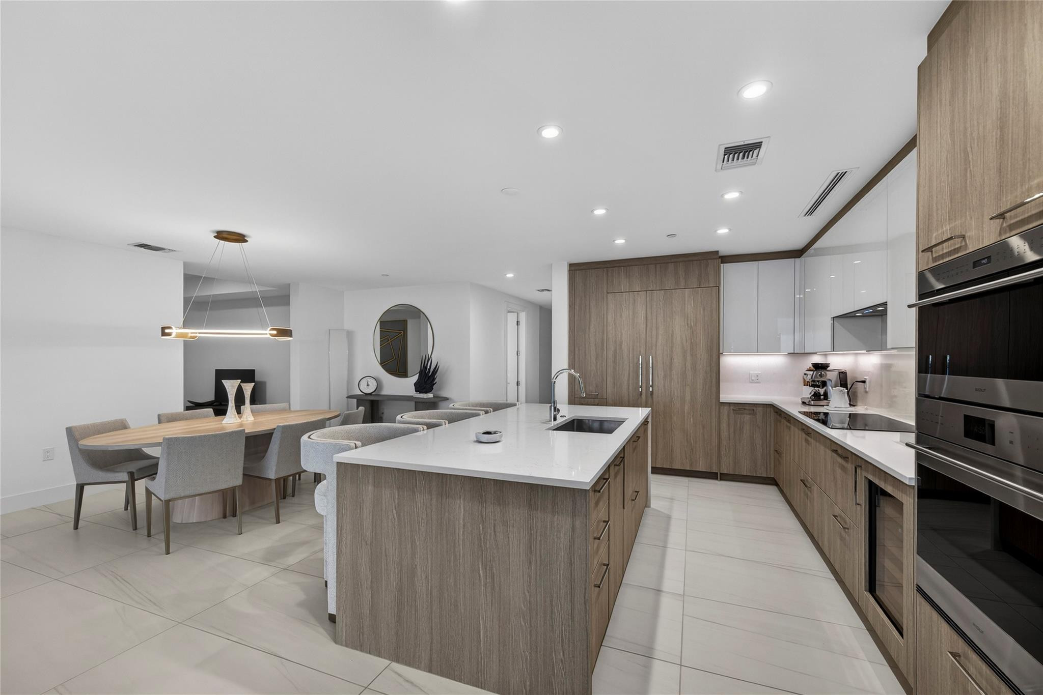 153 N Seabreeze 1901-S