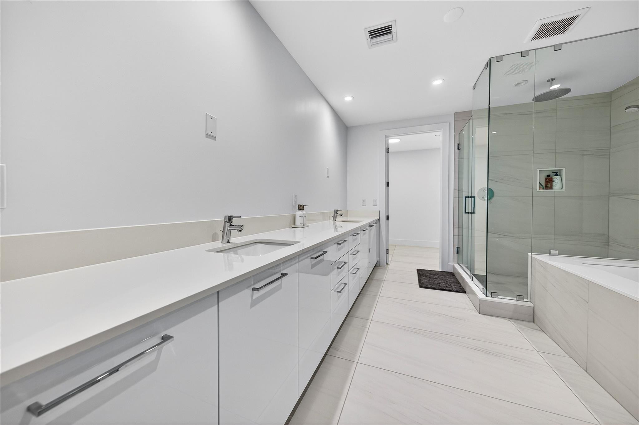 153 N Seabreeze 1901-S