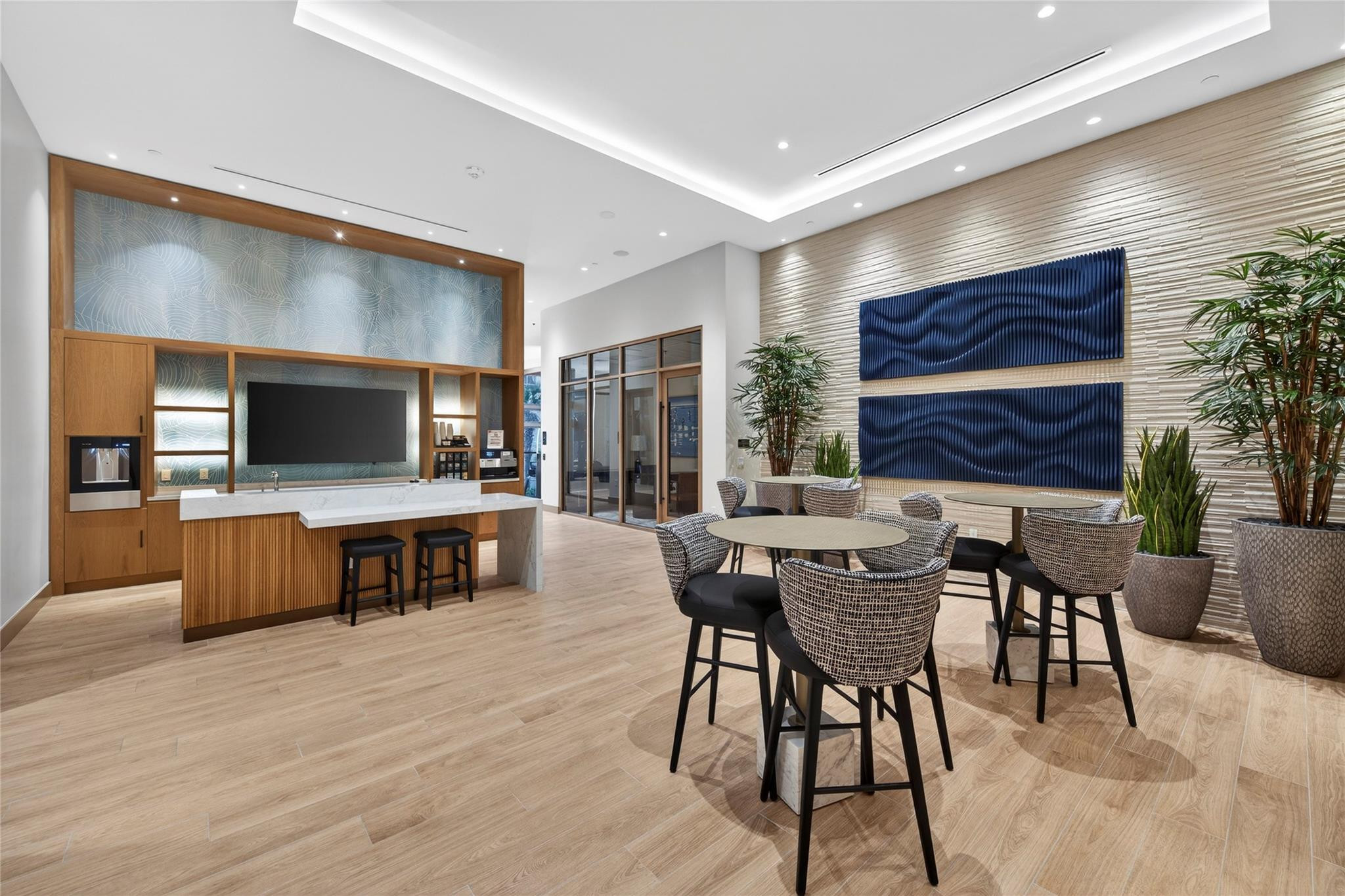 153 N Seabreeze 1901-S