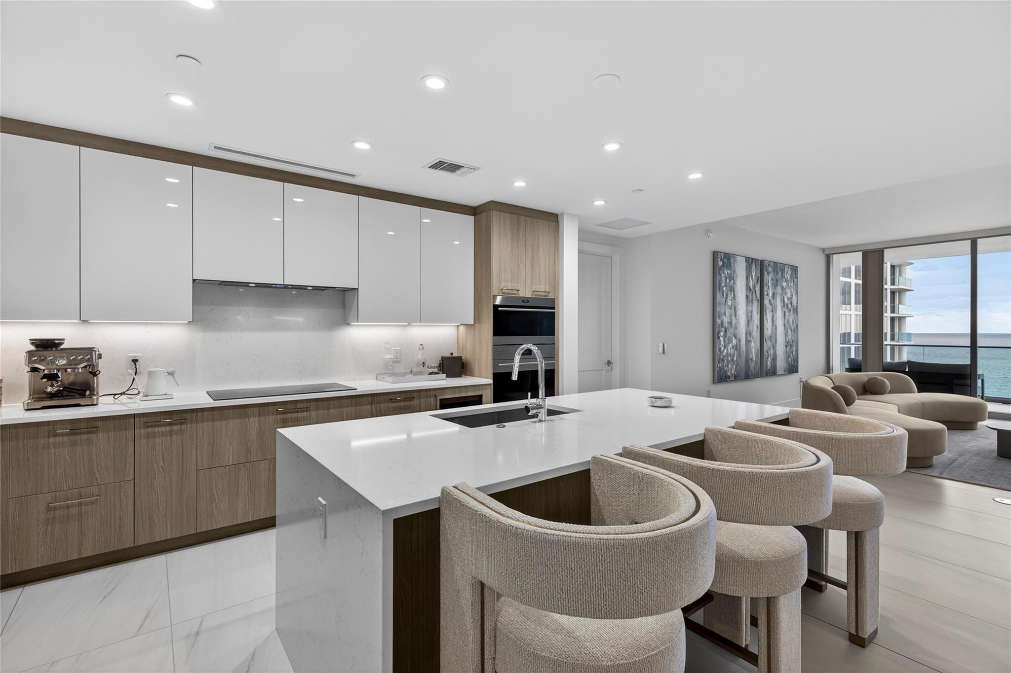 153 N Seabreeze 1901-S