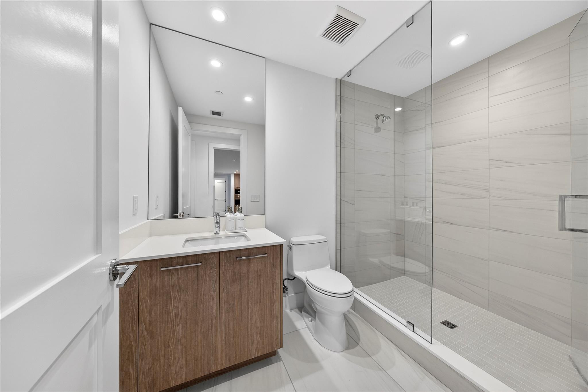 153 N Seabreeze 1901-S