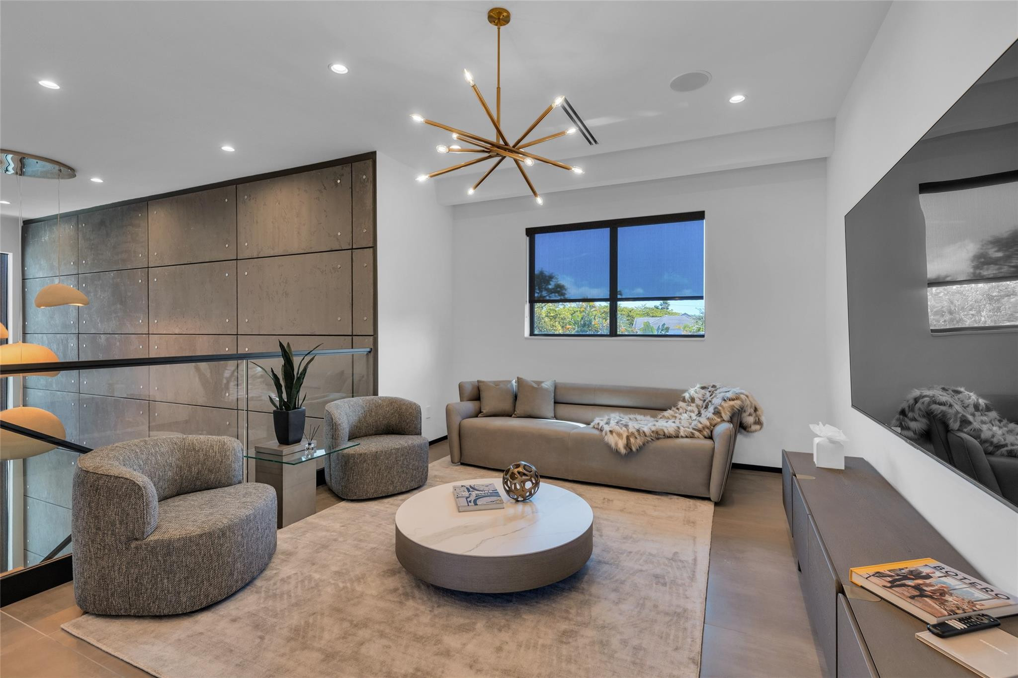727 NE 17th Way