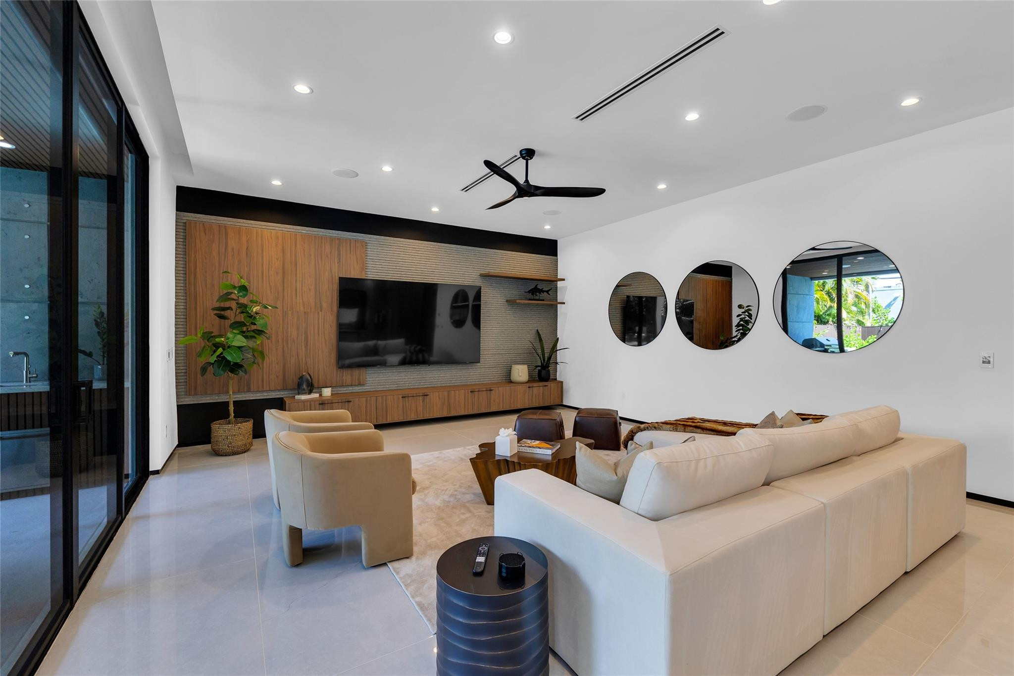727 NE 17th Way