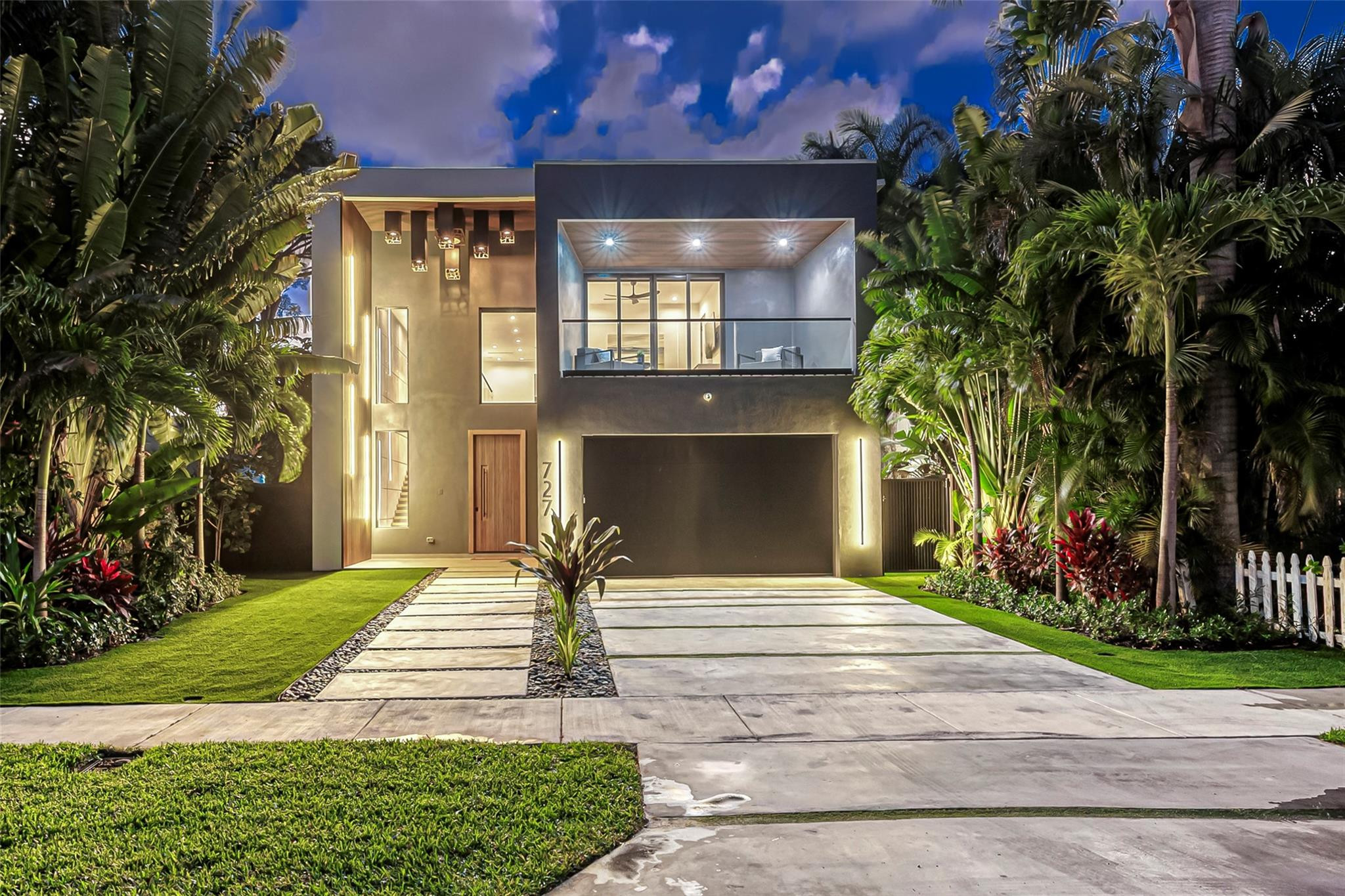 727 NE 17th Way