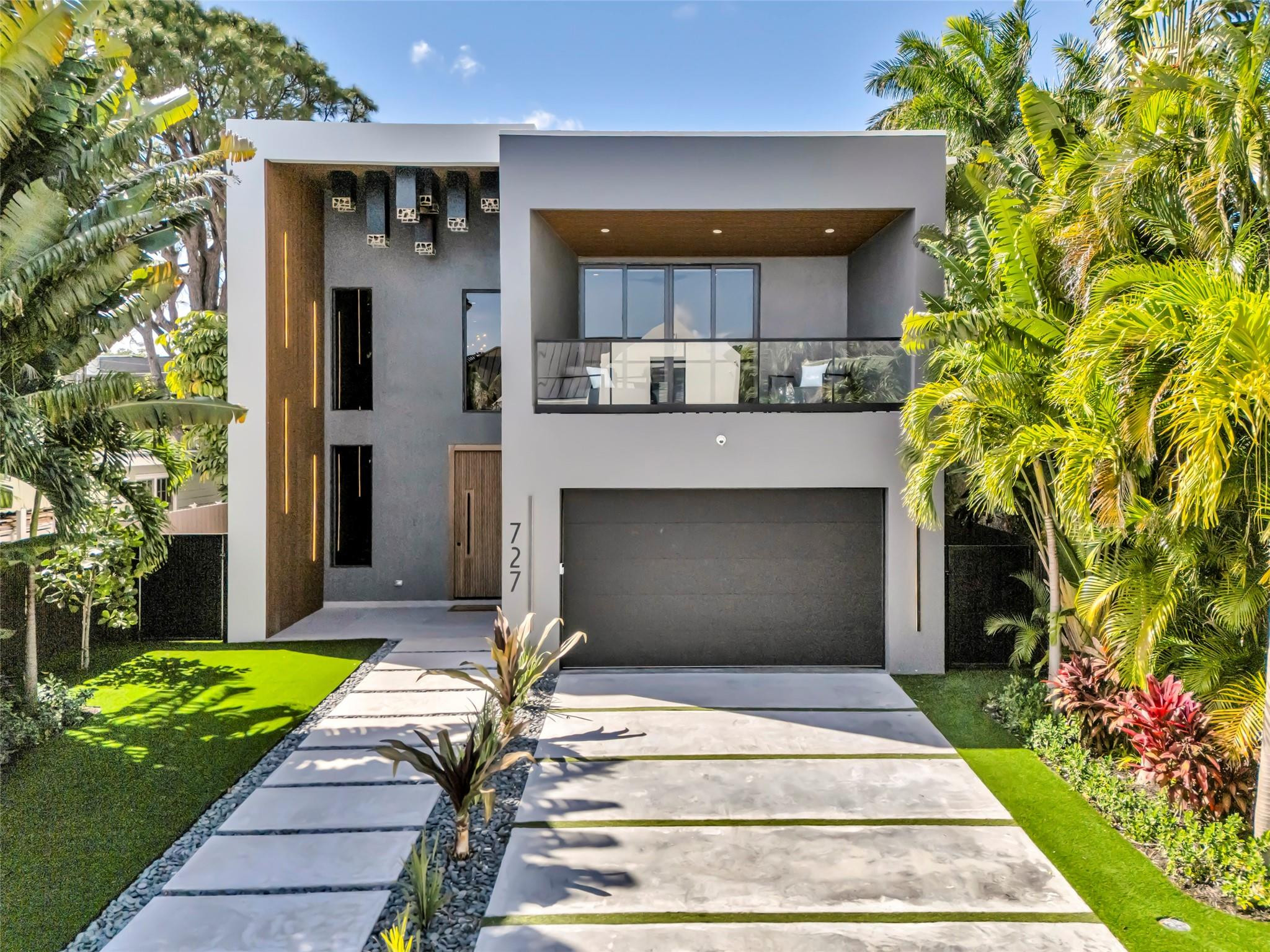 727 NE 17th Way
