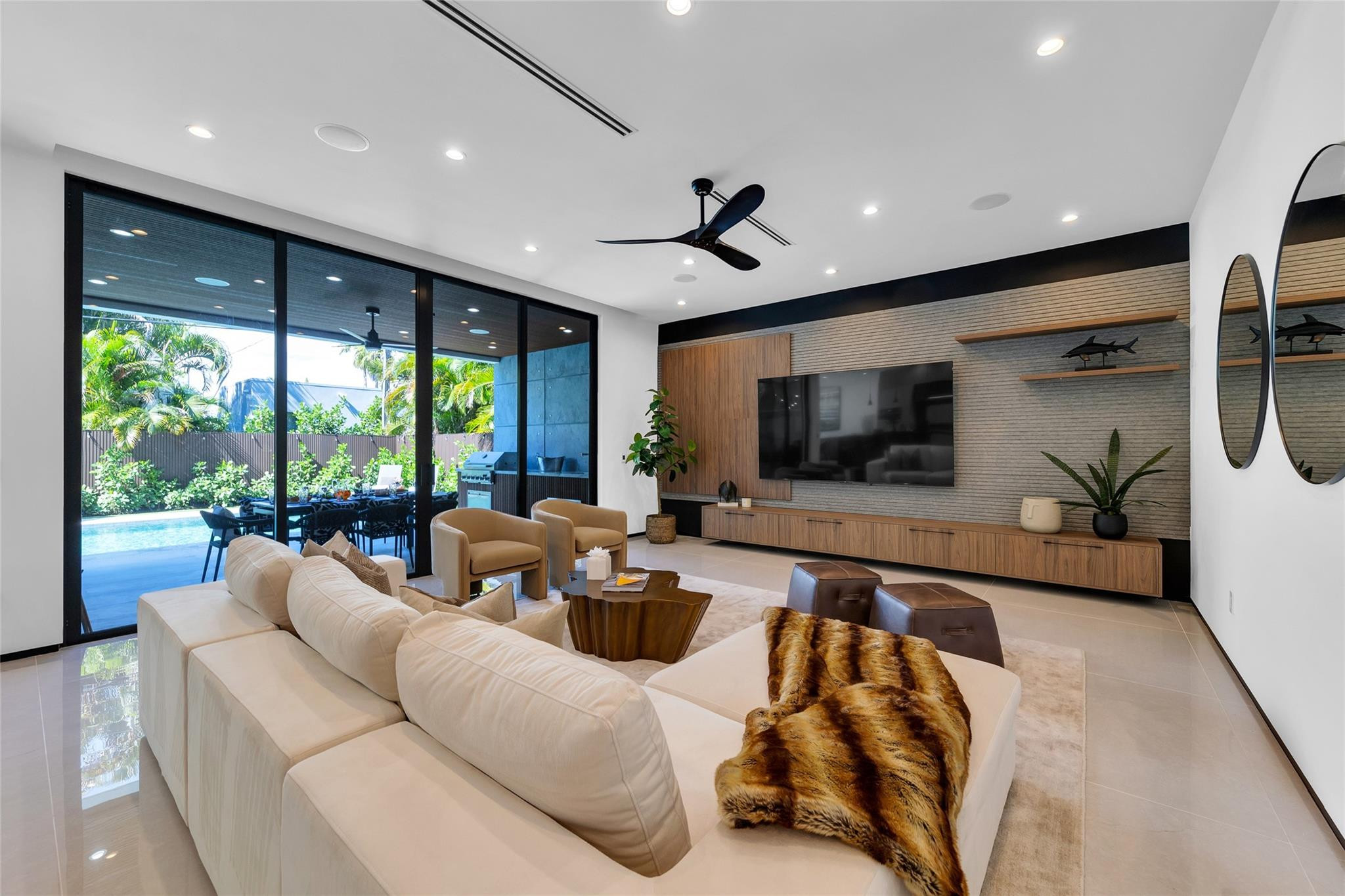 727 NE 17th Way